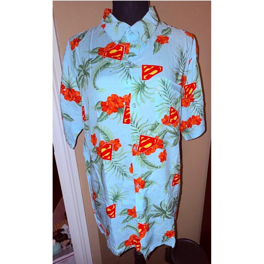 Superman Button Down Shirt Mens Medium Light Blue New Tropical Hawaiian Rayon